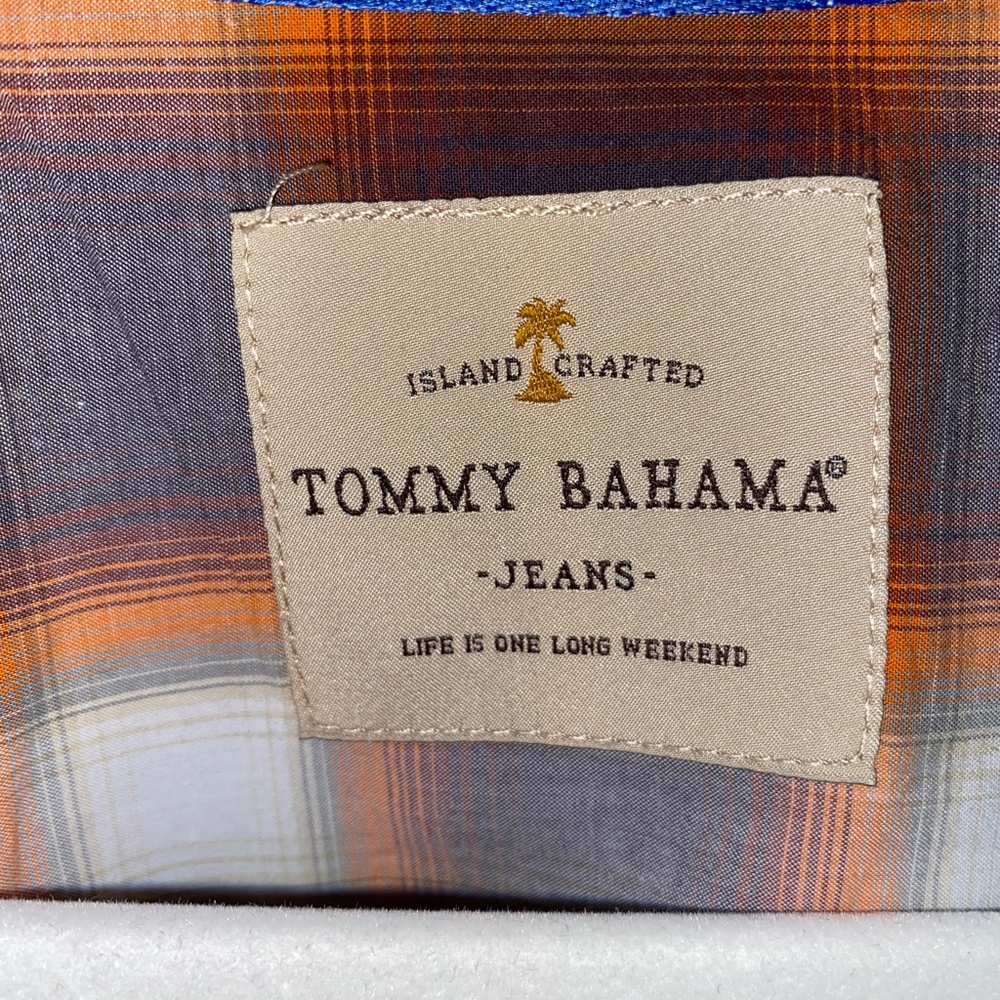 Tommy Bahama Lightweight 100% Cotton long sleeve button down in rich col… - Picture 3 of 7